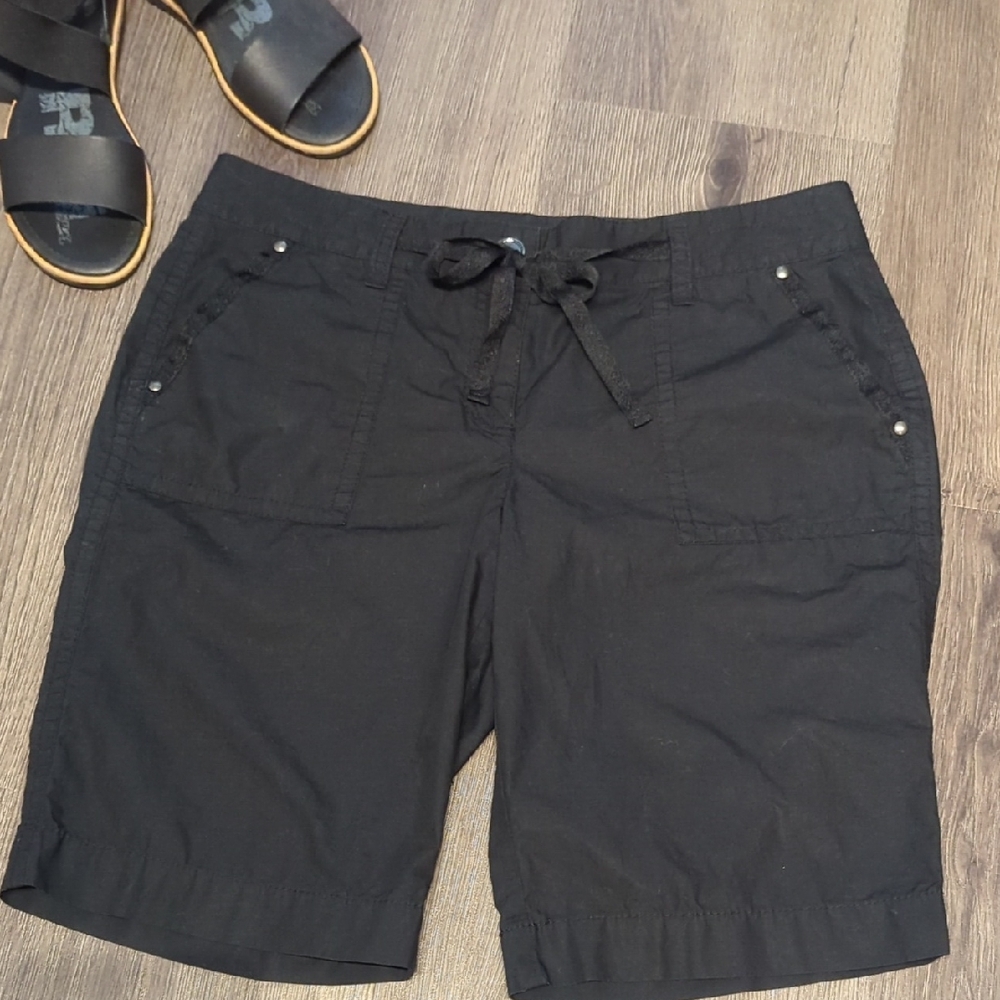 Ann Taylor Signature Fit Black Bermuda Shorts - Size 6